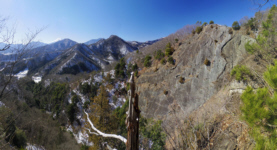 大月の稚児落としと富士山