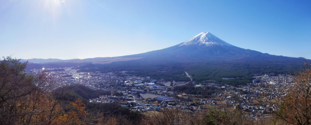 <font size="+0">天上山の富士見台展望広場からの富士山 2015.12.5 9:16</font>