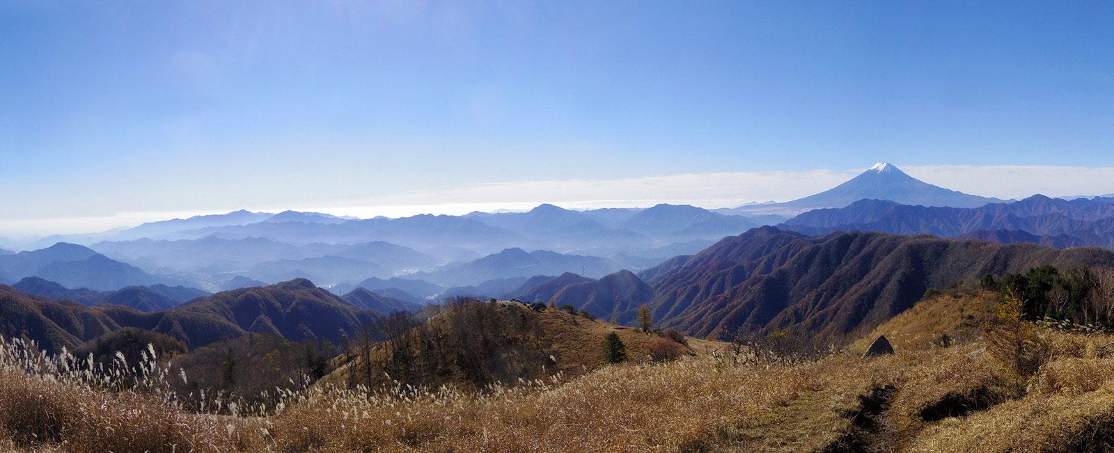 �@���J�ۂ���@�@�x�m�R�̍����̌i�ς��f���炵��