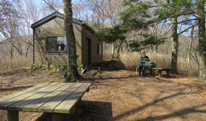 �Ԓޔ����̃x���`�ŋx�e