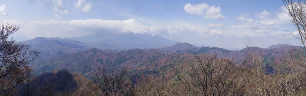 �ԒގR����̕x�m�R�B���؂ɎՂ�ꂸ�ɁA�O�m�x�Ƃ��̉��̎����R�܂Ō����܂���