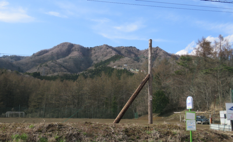 �Ί��R�B�E���̎R�Ȃ݂���i�Ⴂ�Ƃ��낪�Ί��R�R��