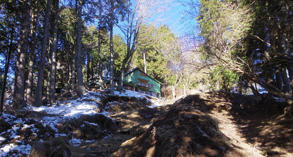 ���m�x�̎R�����A��~����