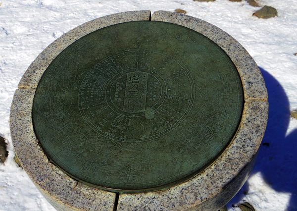 �S���ʂ̎R�x�\����