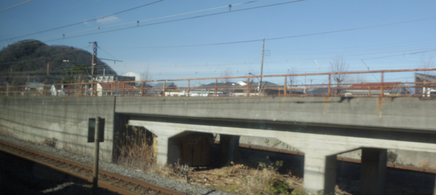 高麗山の右側に富士山