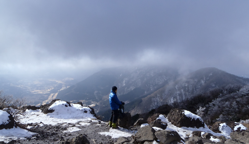 諦めずに富士山方向を眺めています