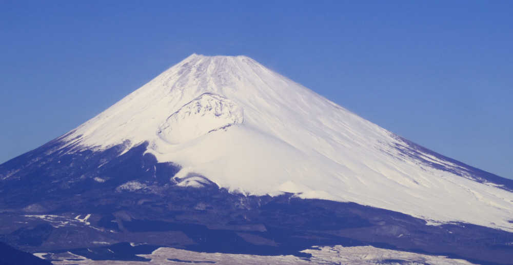 宝永火口を中央に持つ富士山
