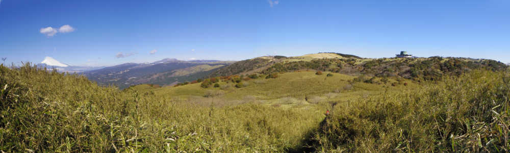 富士山と熱海高原ロープウェイ駅