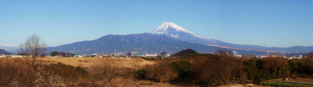 狩野川の右の土手からの富士山