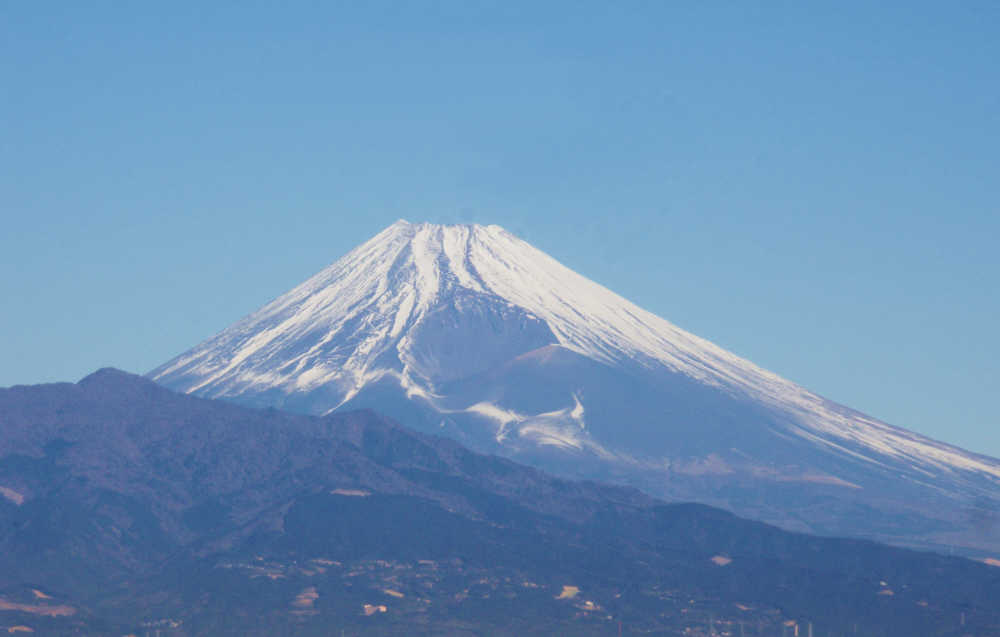 宝永火口が山体の中央にある実に立派な富士山