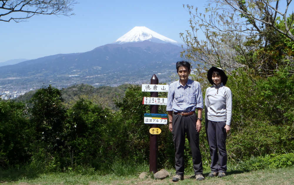 徳倉山山頂で記念撮影