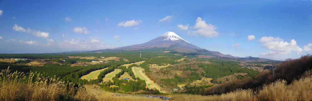 十里木高原展望台からの富士山がいる大展望