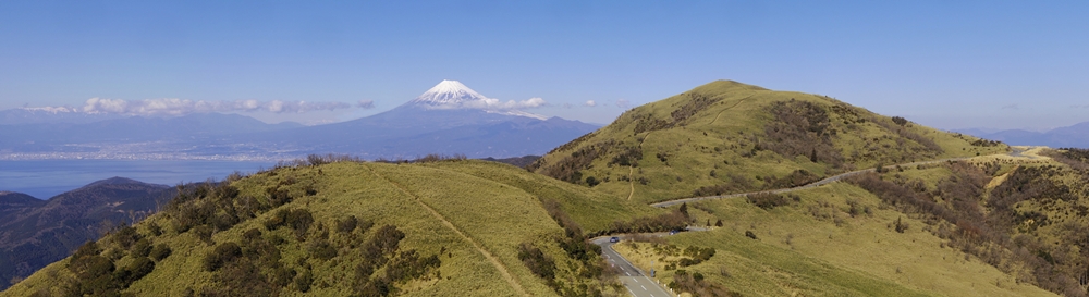 古稀山からの達磨山と駿河湾と富士山３