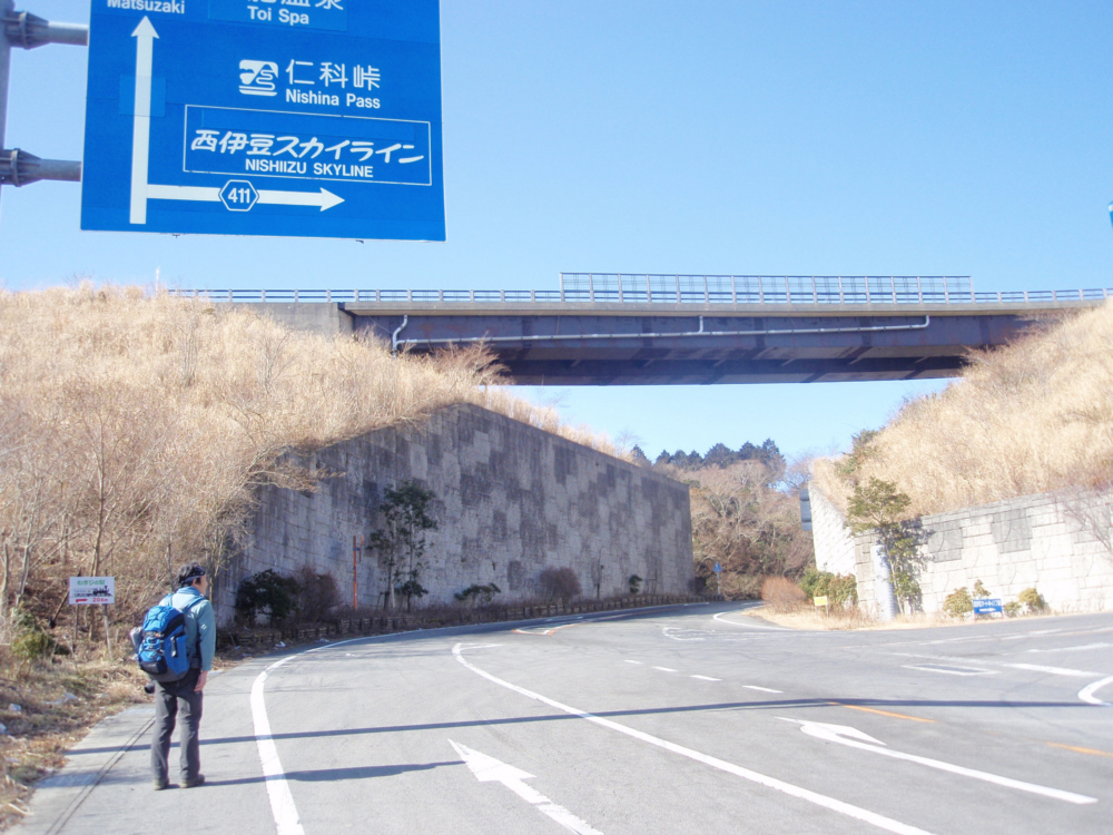 大曲茶屋バス停から船橋峠まで舗装道路