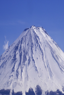 横幅を72.4％縮小した雪頭ヶ岳山頂部